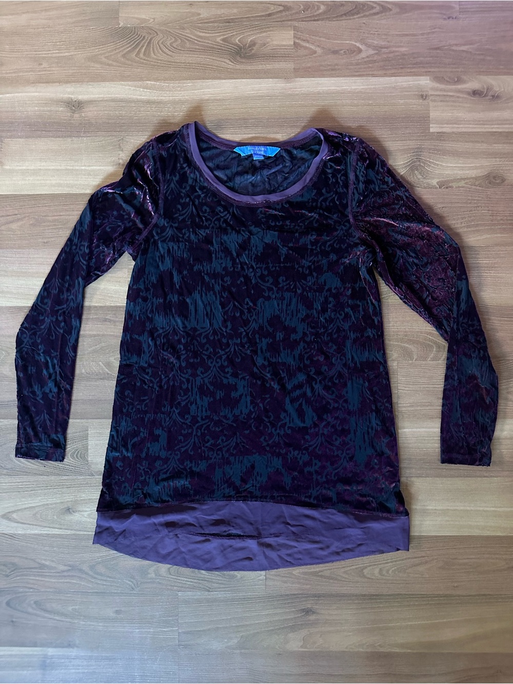 Vera Wang Burgundy Velvet Burnout Long Sleeve Top